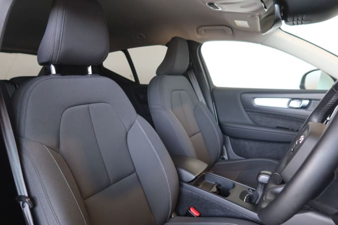 2025 Volvo Xc40