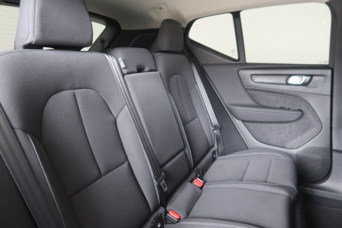 2025 Volvo Xc40