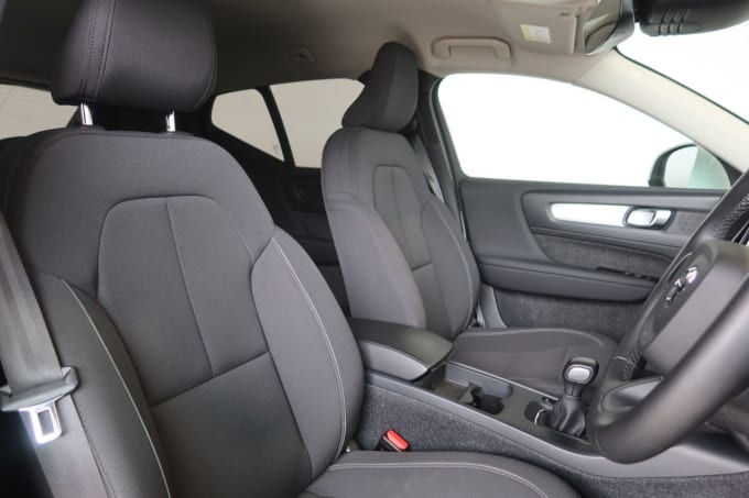 2025 Volvo Xc40