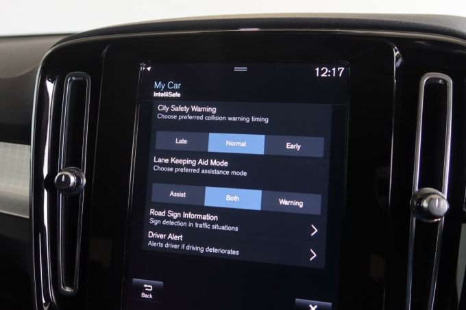 2025 Volvo Xc40