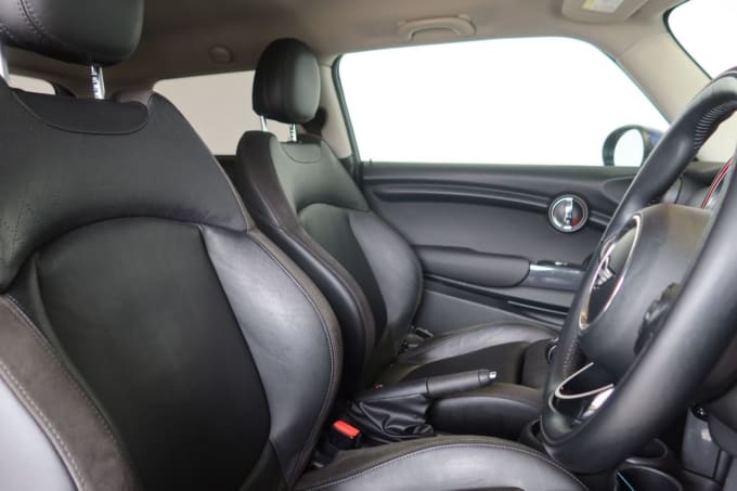 2025 Mini Hatch