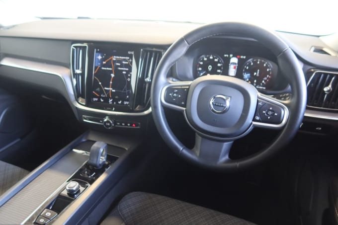 2025 Volvo V60