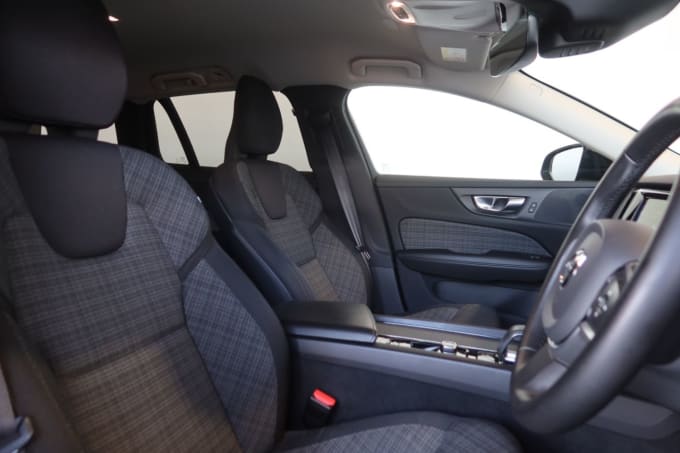 2025 Volvo V60