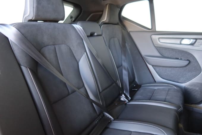2025 Volvo Xc40