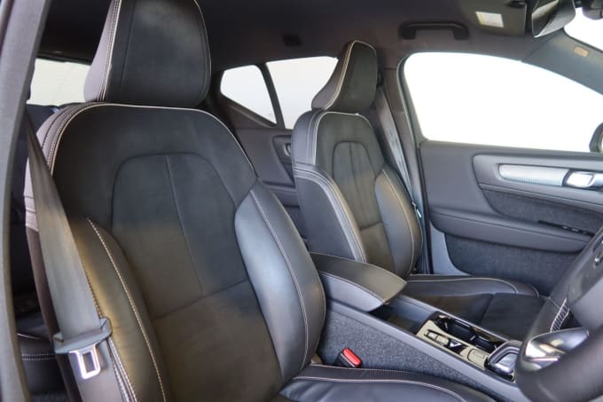 2025 Volvo Xc40