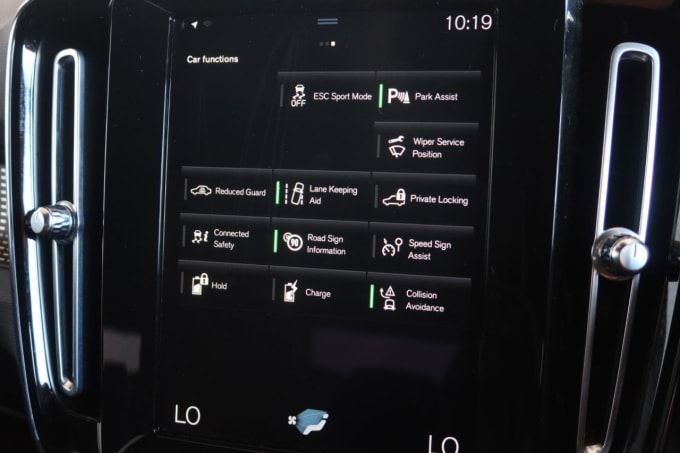 2025 Volvo Xc40