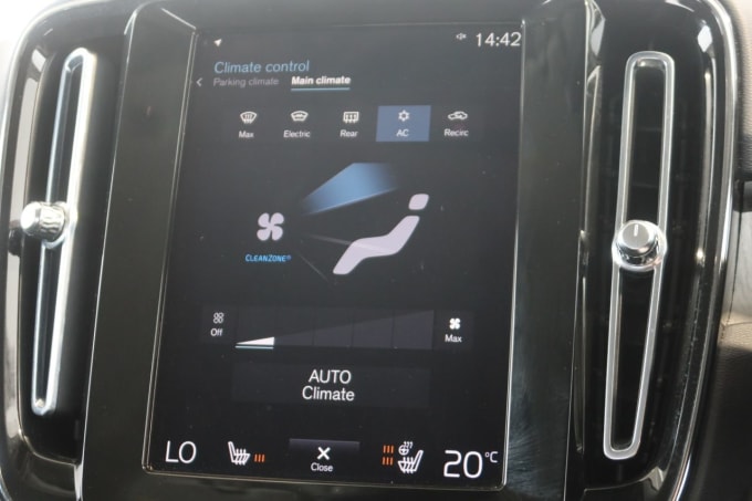2025 Volvo Xc40