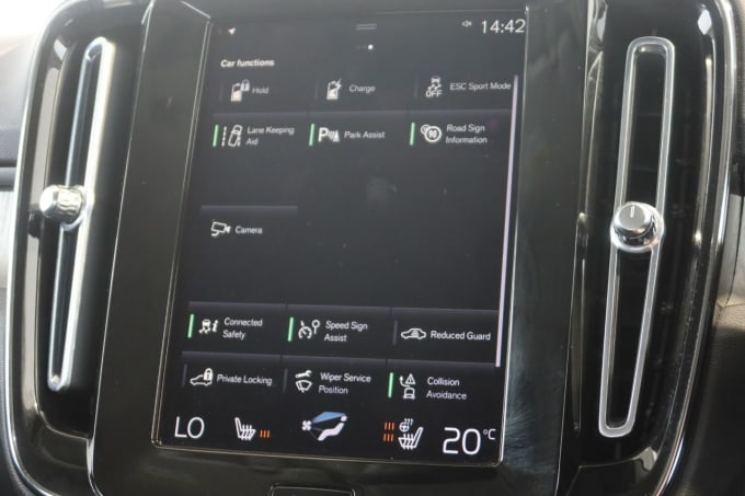2025 Volvo Xc40