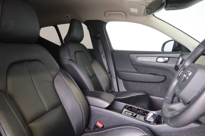 2025 Volvo Xc40