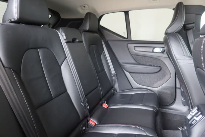 2025 Volvo Xc40