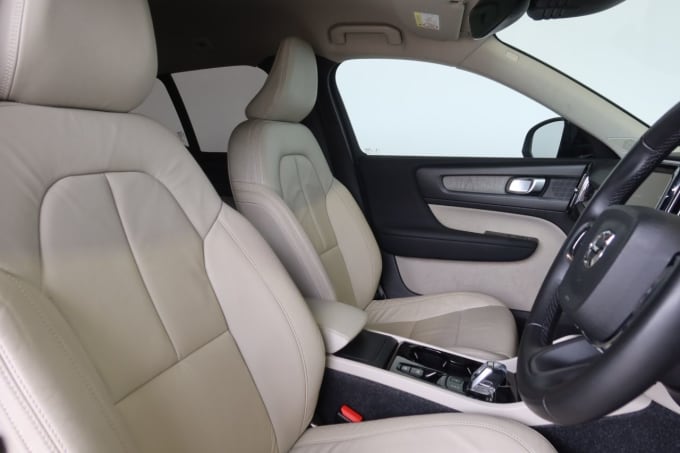 2025 Volvo Xc40