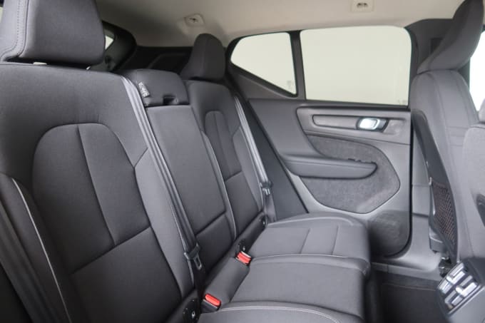 2025 Volvo Xc40