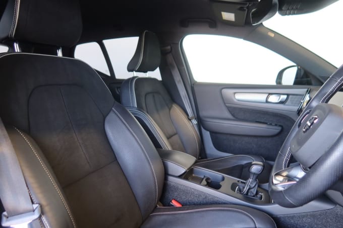 2025 Volvo Xc40