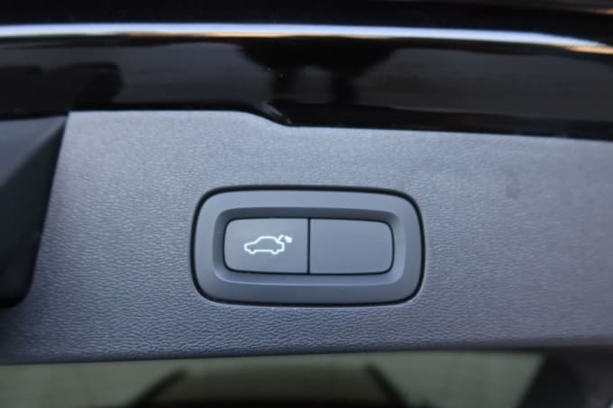 2025 Volvo V60
