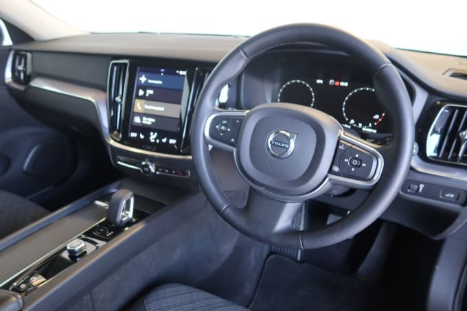 2025 Volvo V60