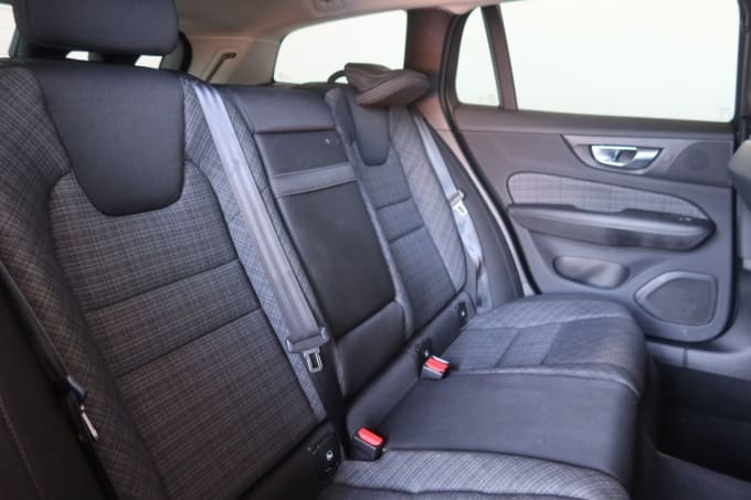 2025 Volvo V60