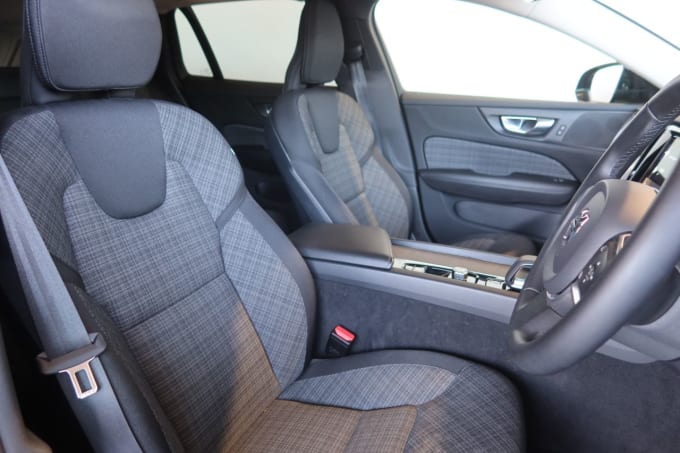 2025 Volvo V60