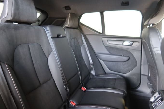 2025 Volvo Xc40
