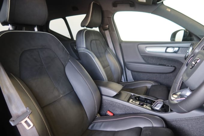 2025 Volvo Xc40