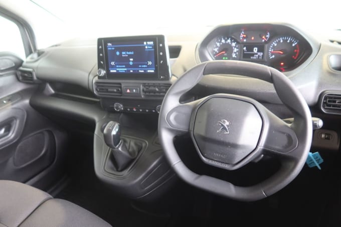2025 Peugeot Partner