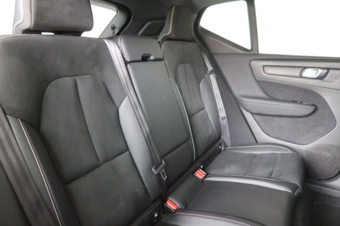 2025 Volvo Xc40