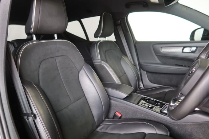 2025 Volvo Xc40