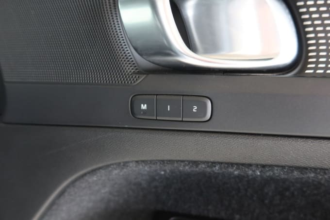 2025 Volvo Xc40