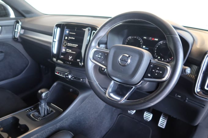 2025 Volvo Xc40