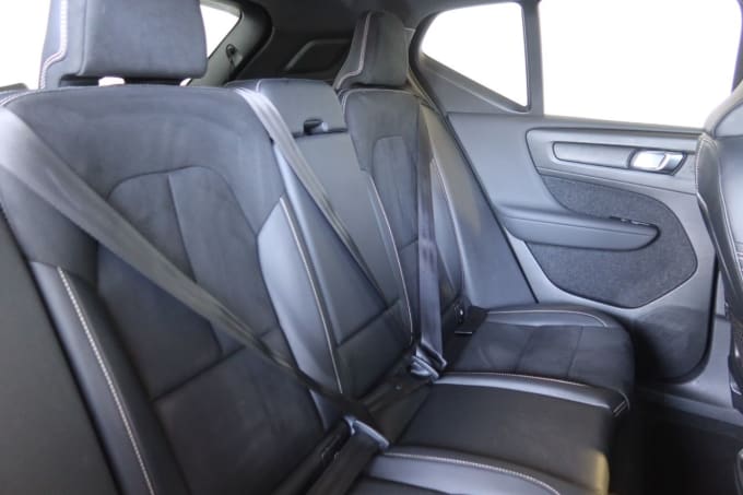 2025 Volvo Xc40