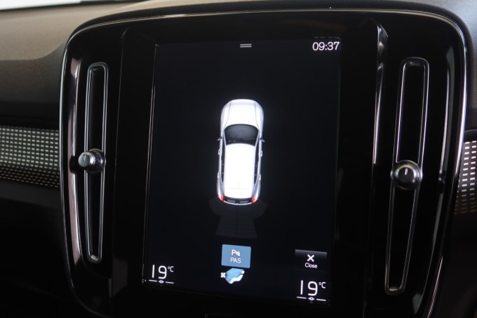 2025 Volvo Xc40