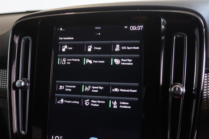 2025 Volvo Xc40