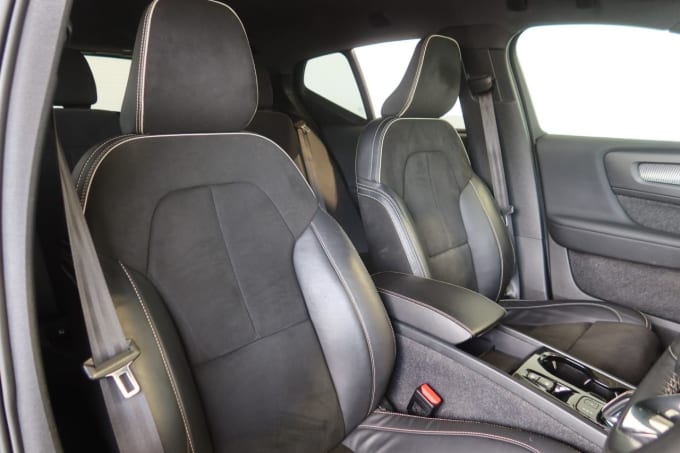 2025 Volvo Xc40