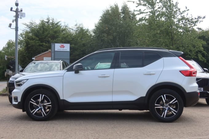 2025 Volvo Xc40