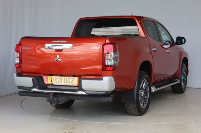 2025 Mitsubishi L200