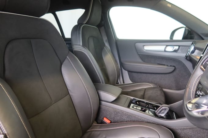 2025 Volvo Xc40