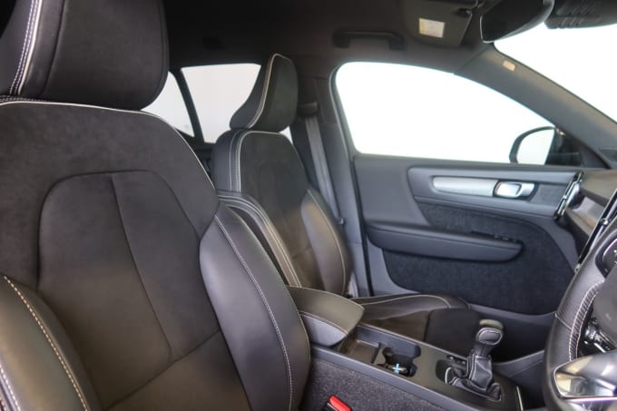 2025 Volvo Xc40