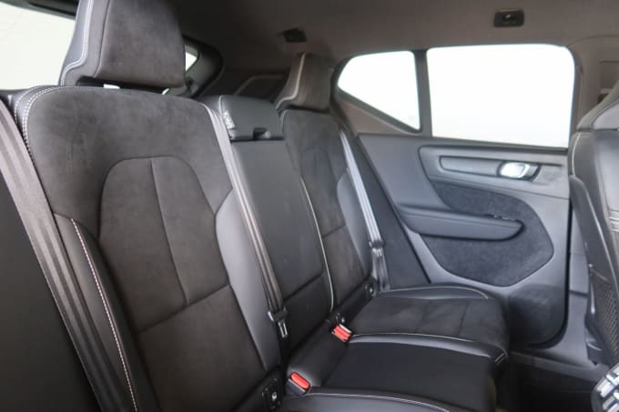 2025 Volvo Xc40
