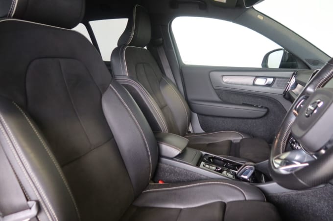 2025 Volvo Xc40