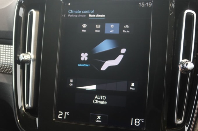 2025 Volvo Xc40