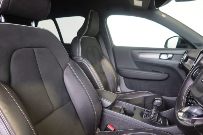 2025 Volvo Xc40