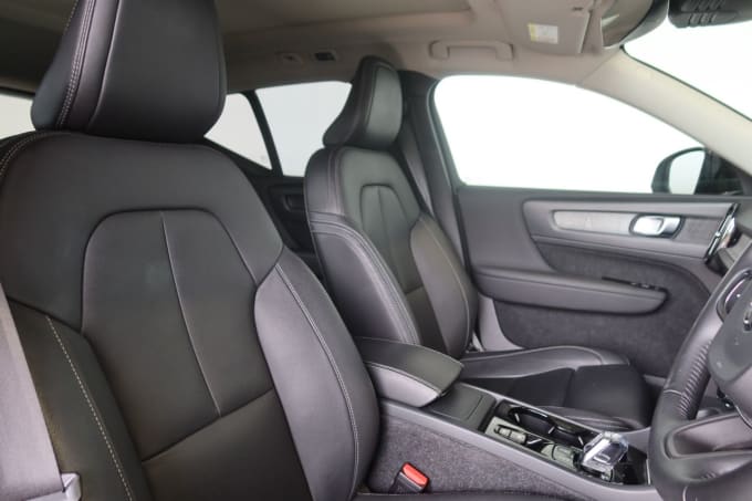 2025 Volvo Xc40