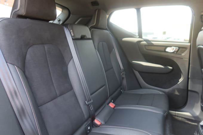2025 Volvo Xc40