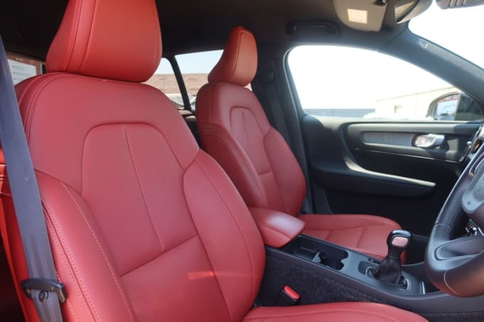 2025 Volvo Xc40