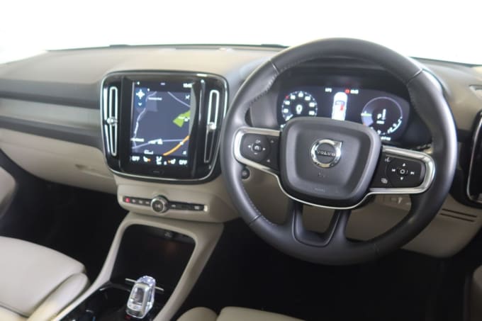 2025 Volvo Xc40