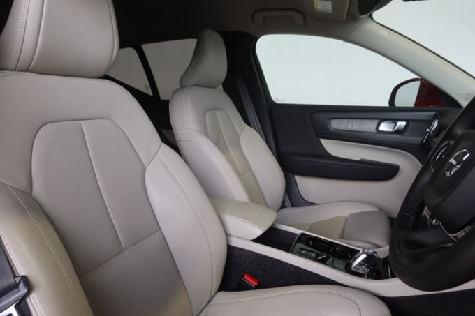 2025 Volvo Xc40