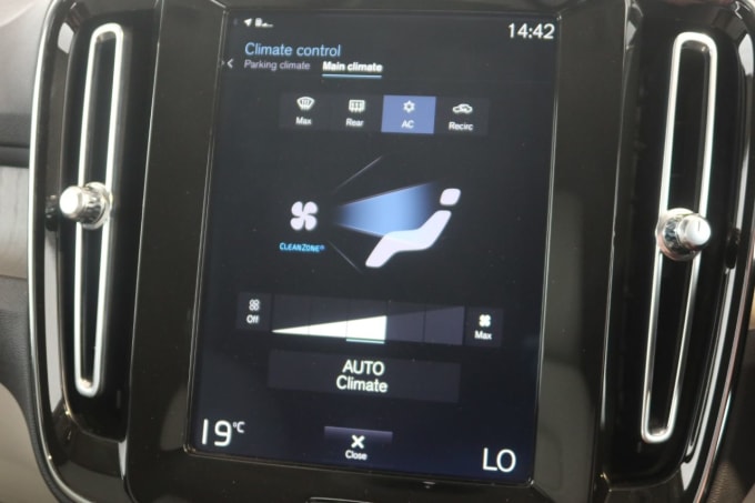 2025 Volvo Xc40