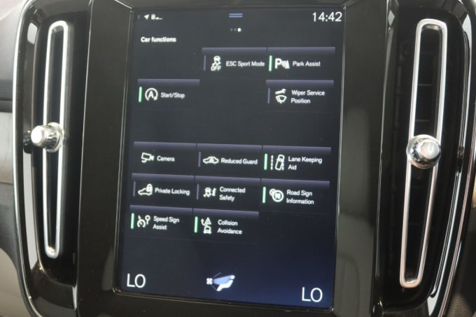 2025 Volvo Xc40