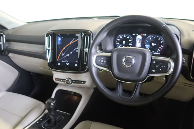 2025 Volvo Xc40