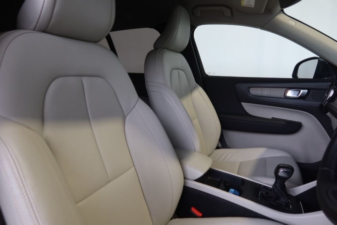 2025 Volvo Xc40