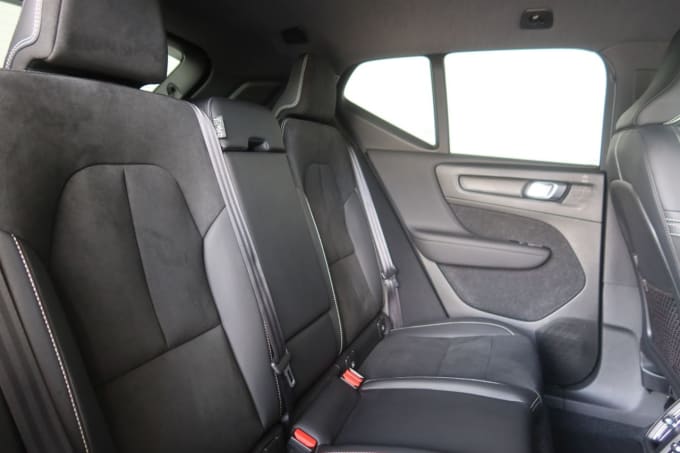 2025 Volvo Xc40